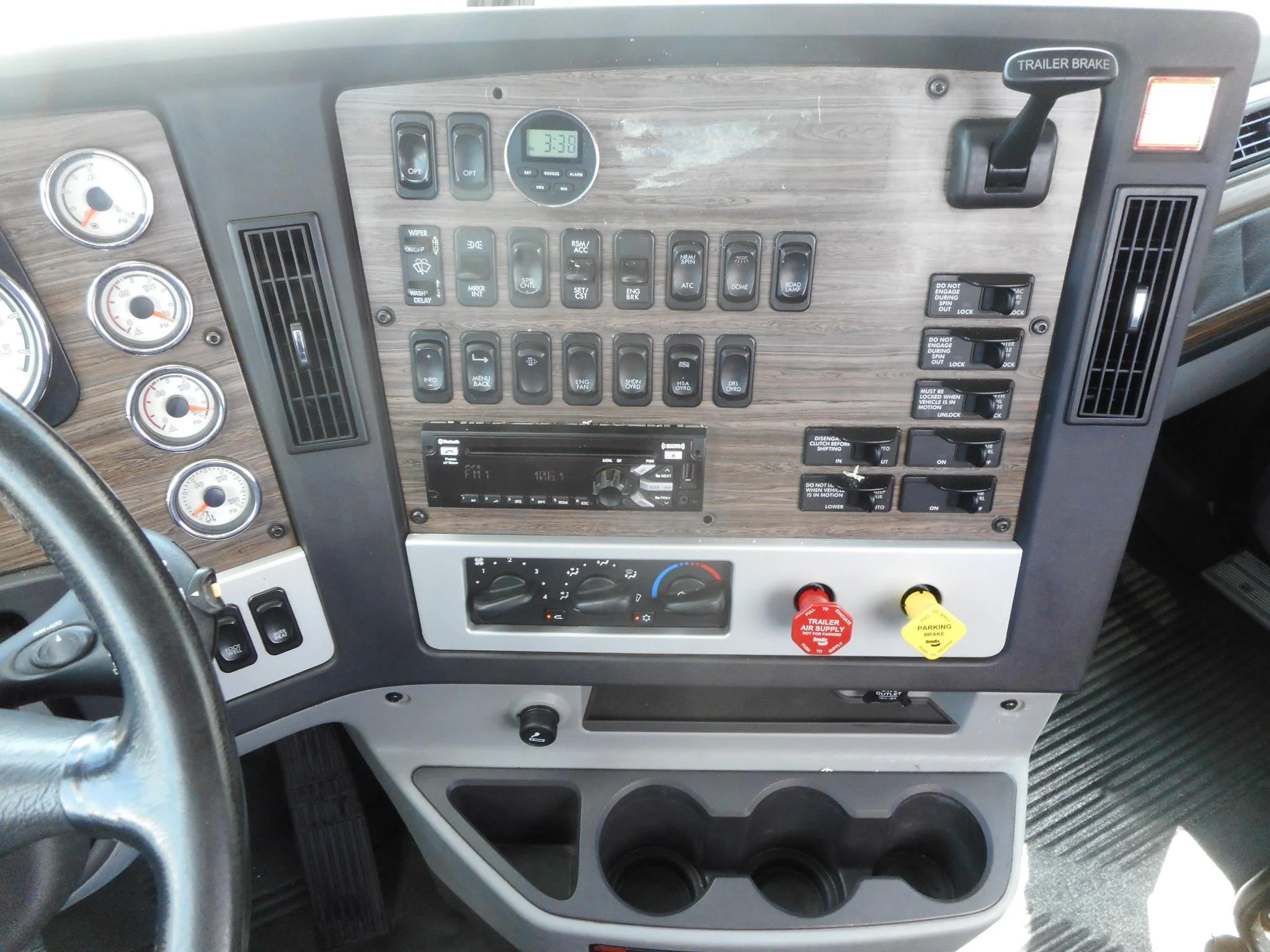 2019 Freightliner 122SD — photo 15