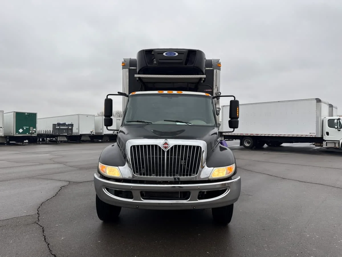 2018 International 4300 - image 2