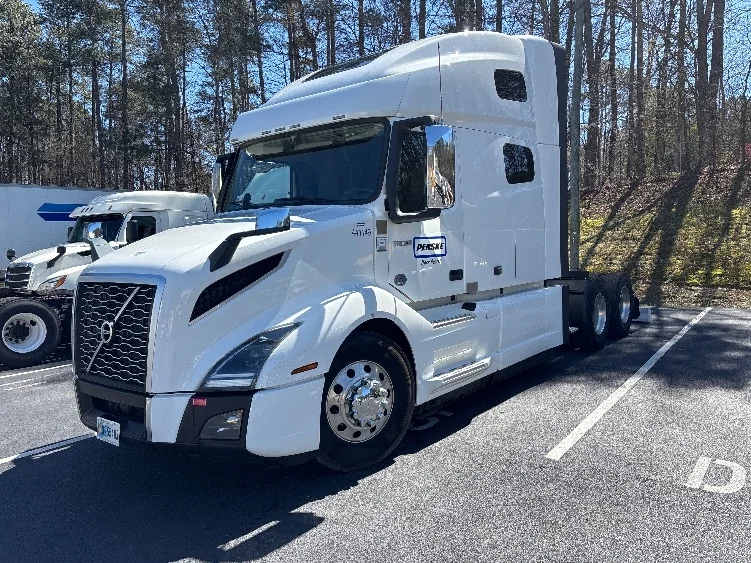 2022 Volvo VNL 760 - image 3