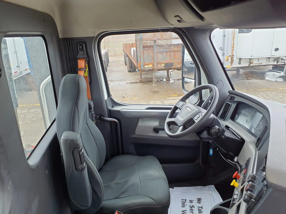 2020 Freightliner Cascadia in Wayland, MI — photo 7