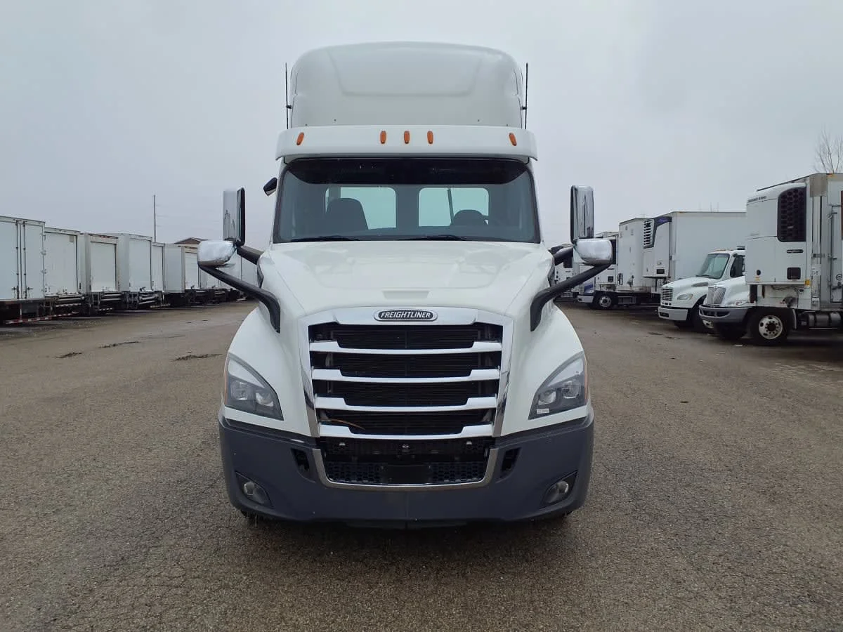 2020 Freightliner Cascadia in Wayland, MI — photo 2
