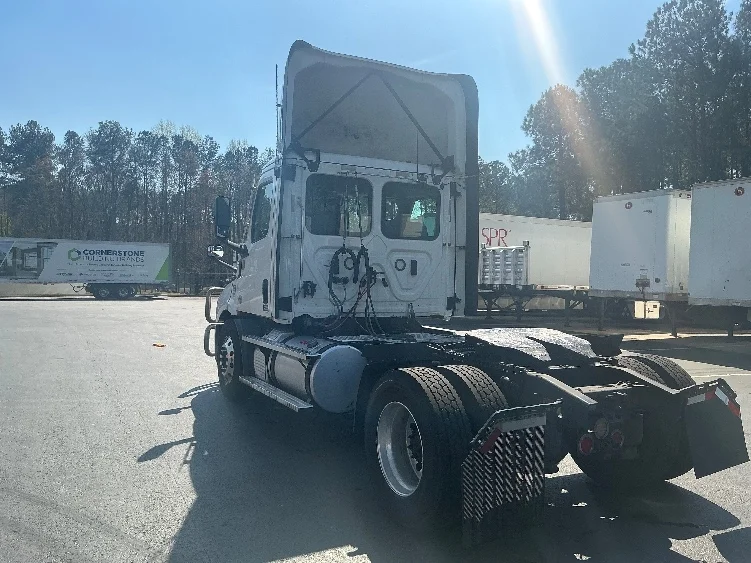 2020 Freightliner Cascadia in Forest Park, GA — photo 5