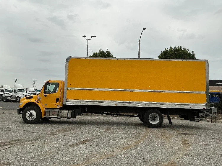 2022 Freightliner M2 106 in Torrance, CA — photo 4