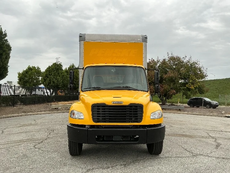 2022 Freightliner M2 106 in Torrance, CA — photo 2