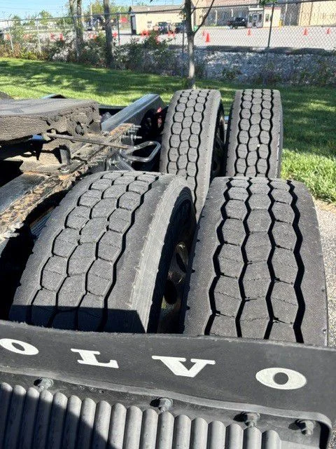 2023 Volvo VNL 760 in Indianapolis, IN — photo 11