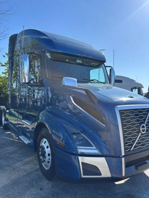 2023 Volvo VNL 760 in Indianapolis, IN — photo 9