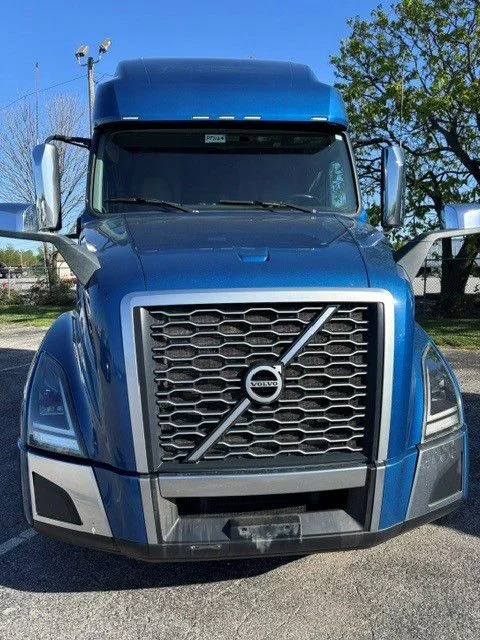 2023 Volvo VNL 760 in Indianapolis, IN — photo 4