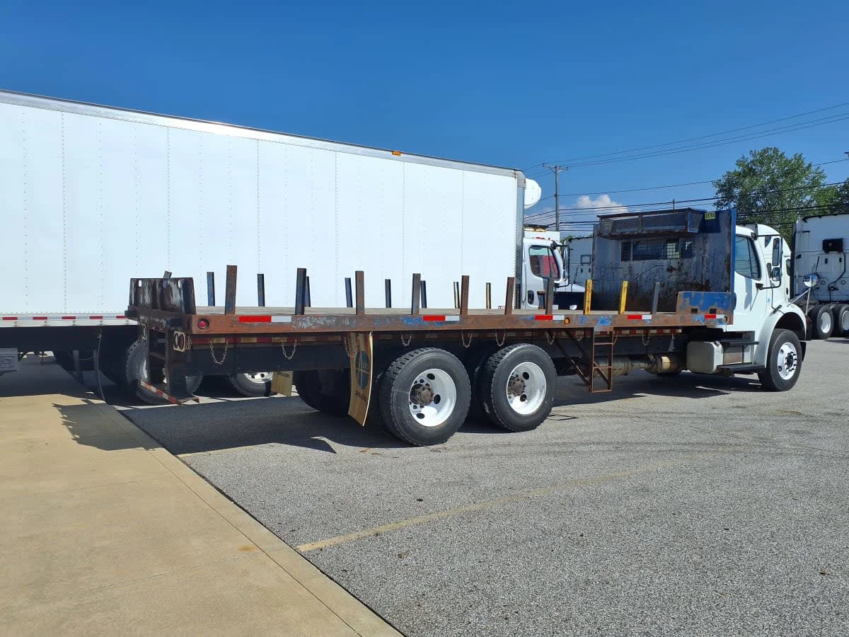 2017 Freightliner M2 106 in Cleveland, OH — photo 4