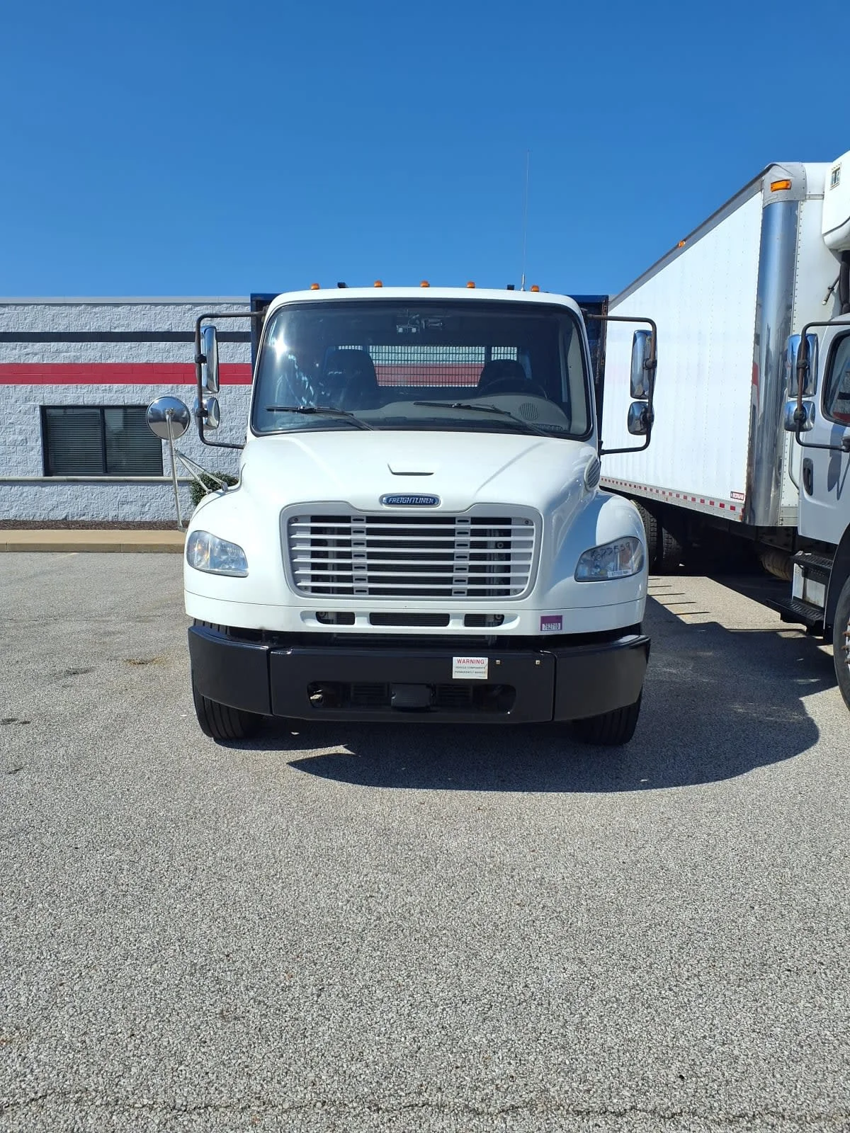 2017 Freightliner M2 106 in Cleveland, OH — photo 2