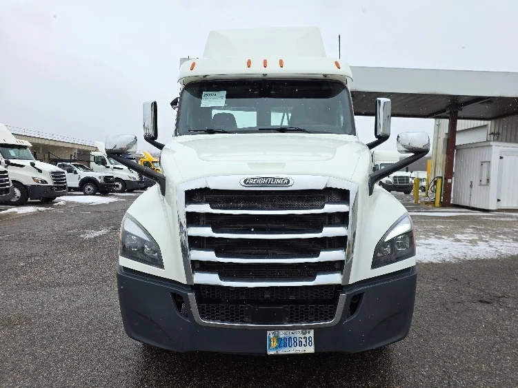 2019 Freightliner in Lansing, MI — photo 2