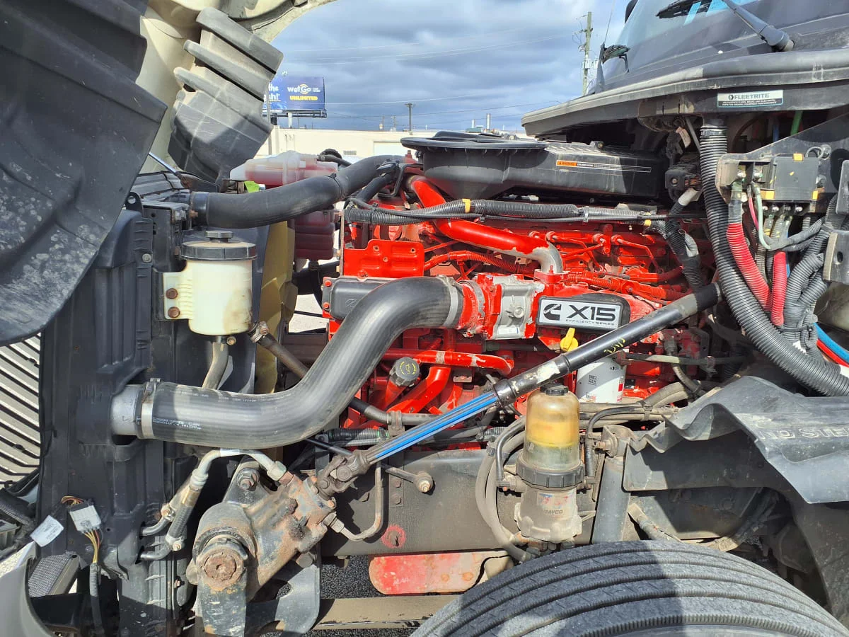 2019 International LT in Cleveland, OH — photo 9