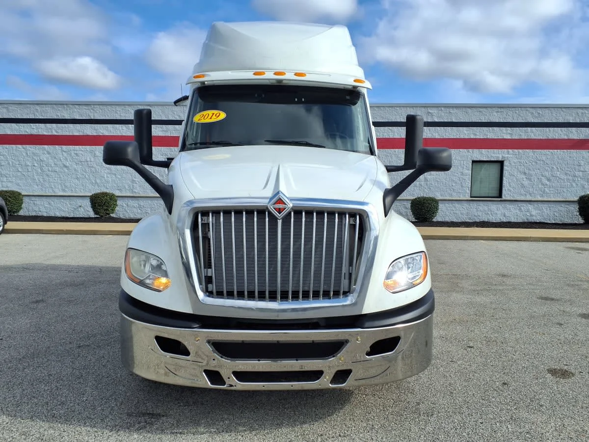 2019 International LT in Cleveland, OH — photo 2