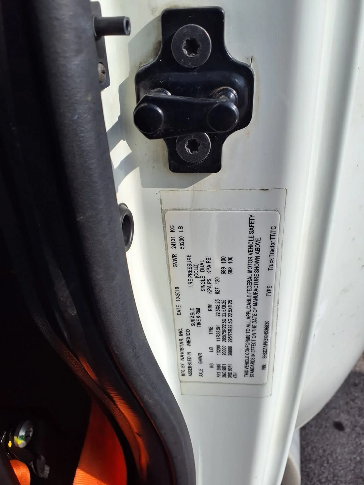 2019 International LT in Cleveland, OH — photo 10