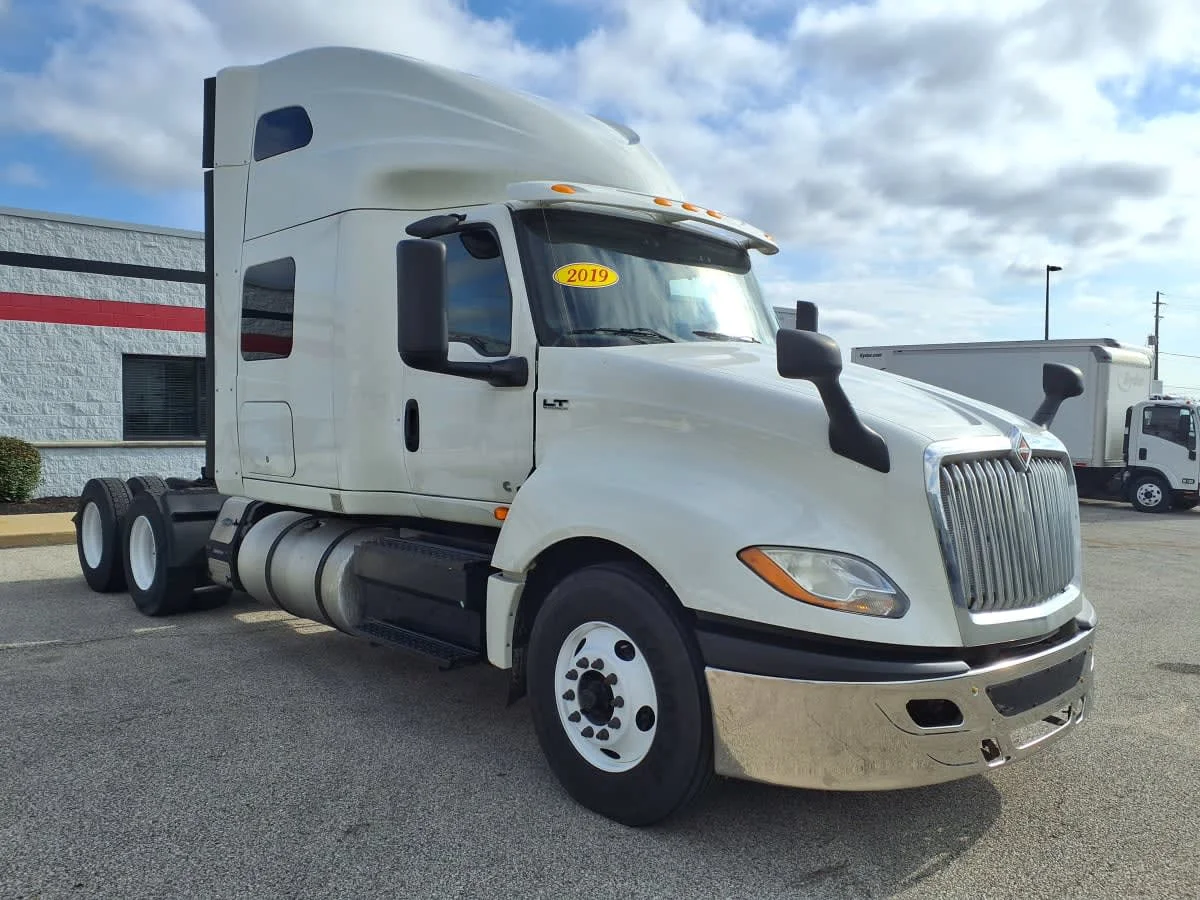2019 International LT in Cleveland, OH — photo 3