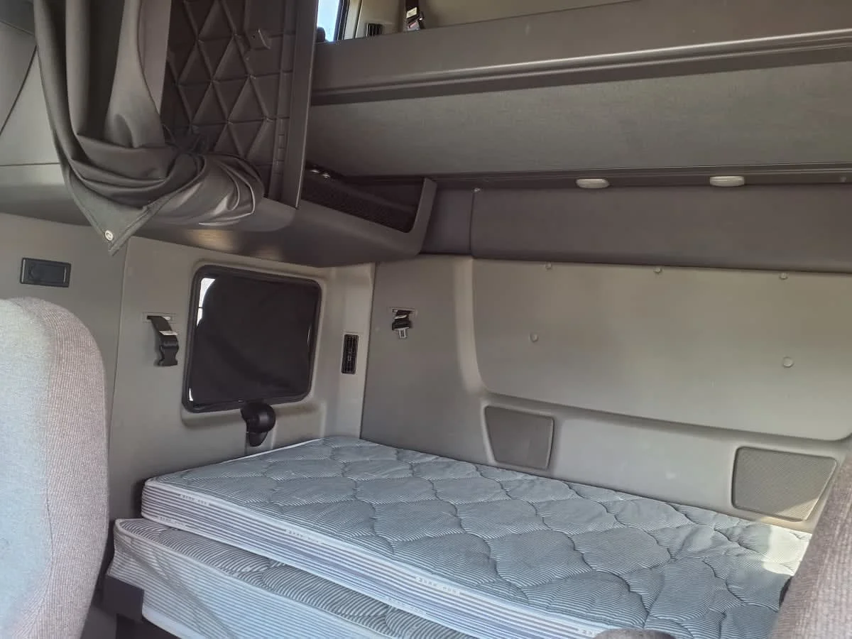 2019 International LT in Cleveland, OH — photo 8