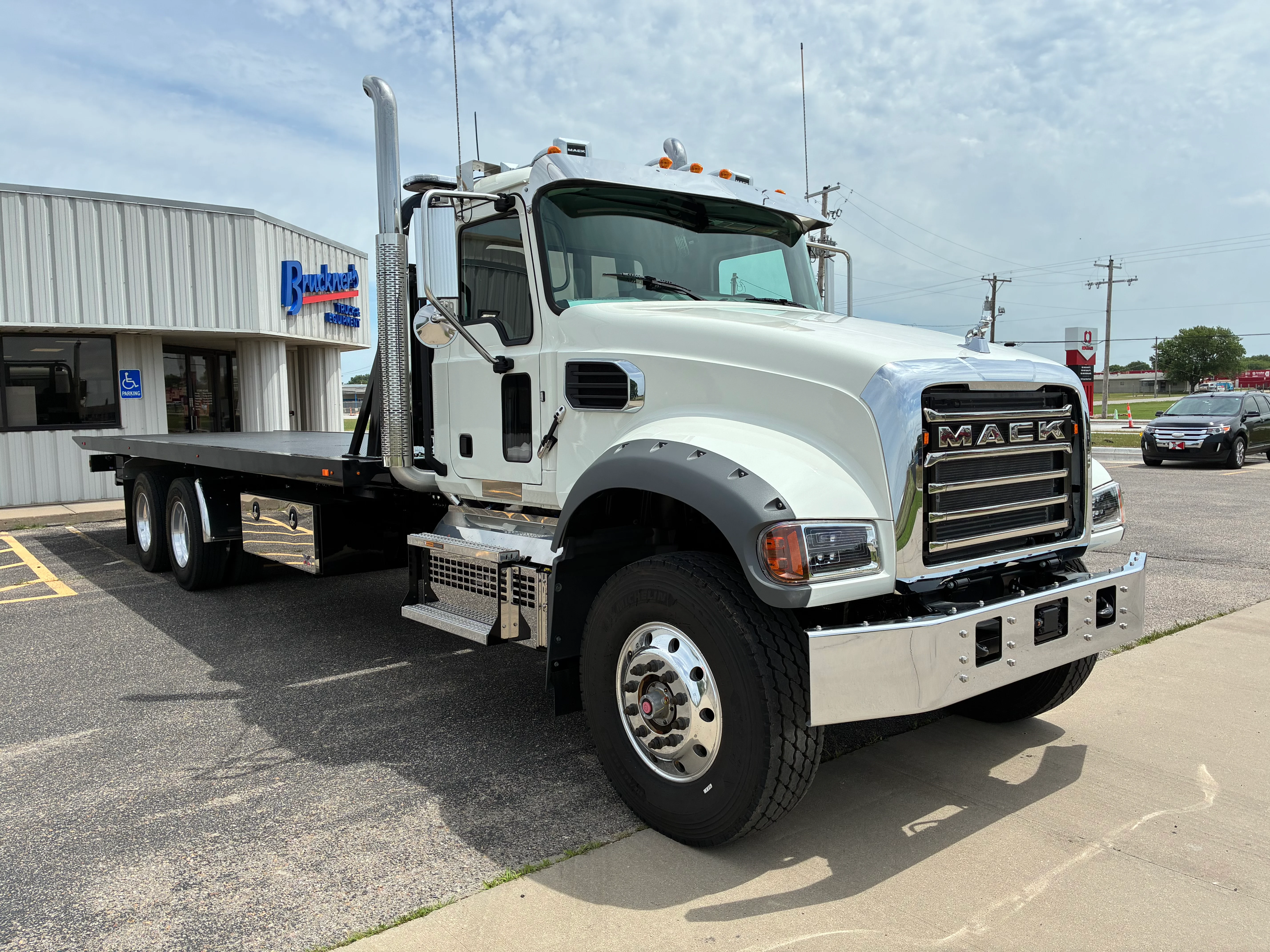 2026 Mack Granite in Wichita, KS — photo 2
