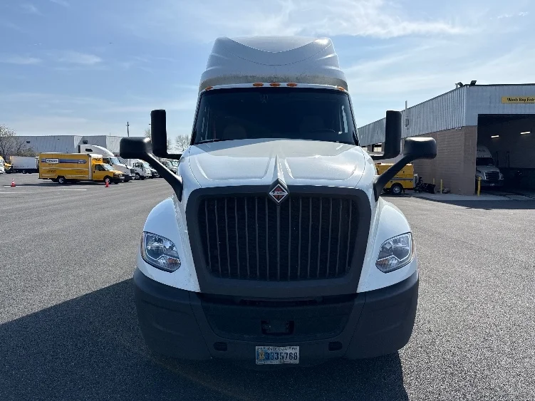 2023 International LT - image 2