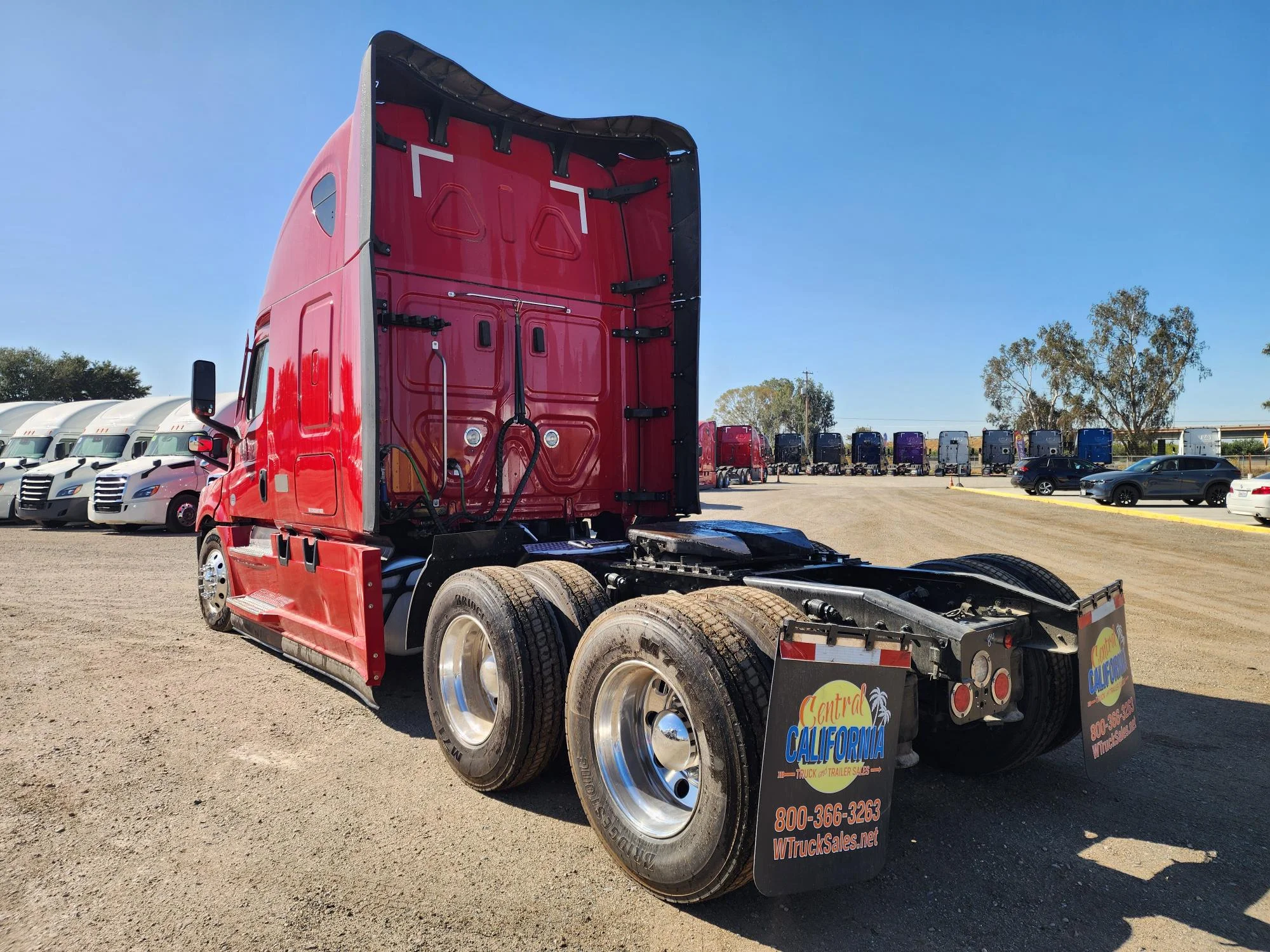 2023 Freightliner Cascadia in Fresno, CA — photo 2