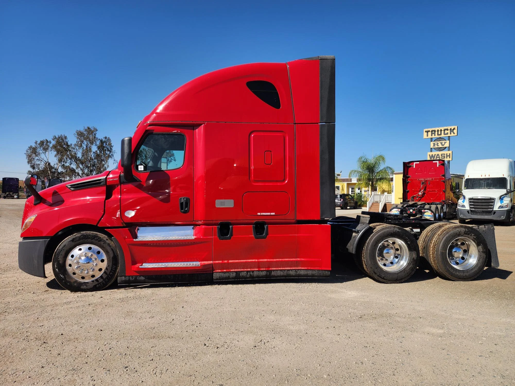 2023 Freightliner Cascadia in Fresno, CA — photo 16
