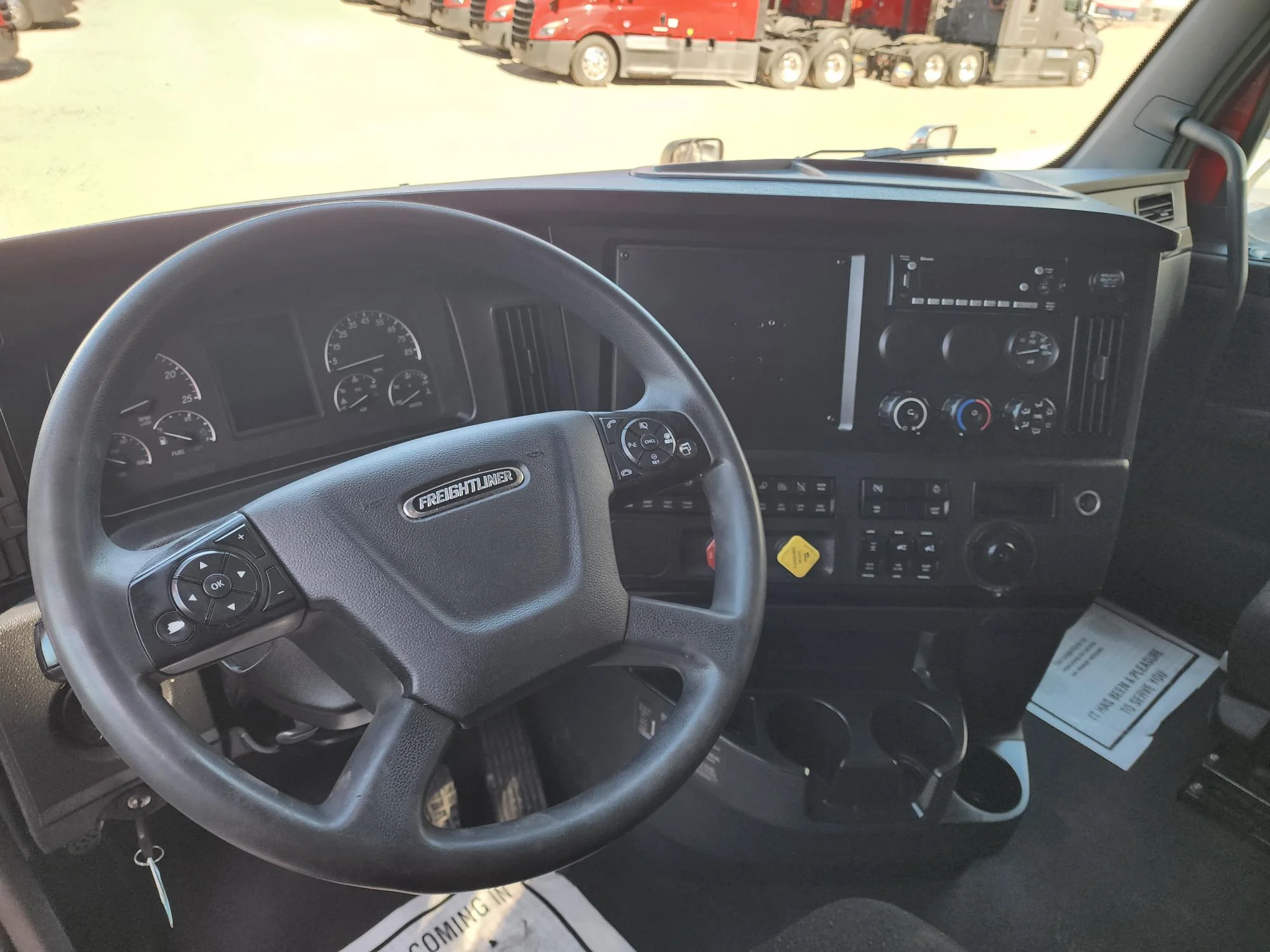 2023 Freightliner Cascadia in Fresno, CA — photo 10