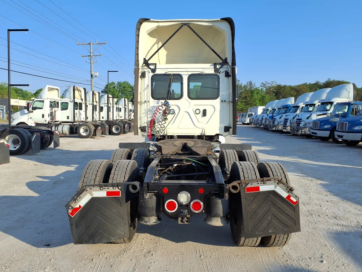 2020 Freightliner Cascadia in Greenville, SC — photo 5