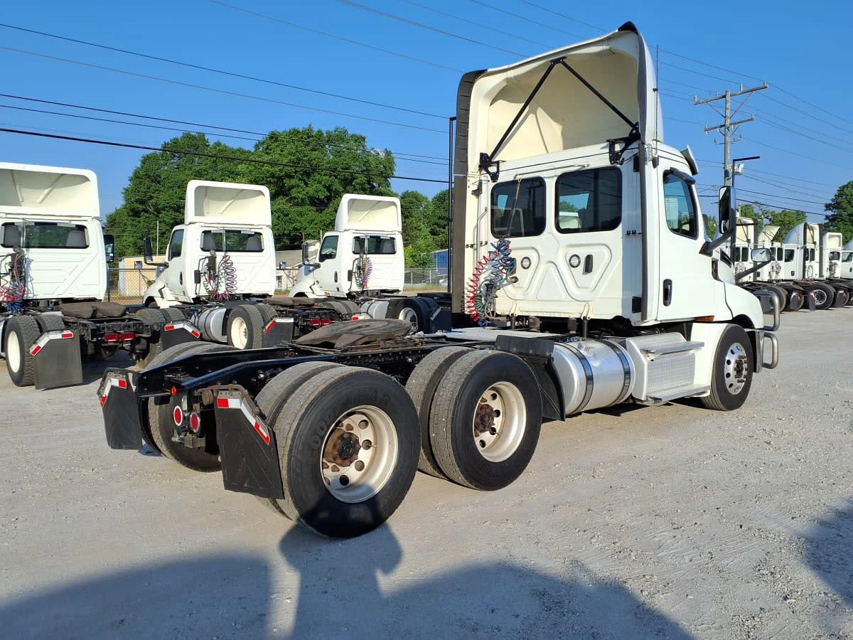 2020 Freightliner Cascadia in Greenville, SC — photo 4