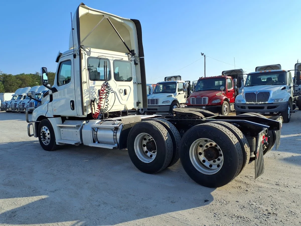 2020 Freightliner Cascadia in Greenville, SC — photo 6