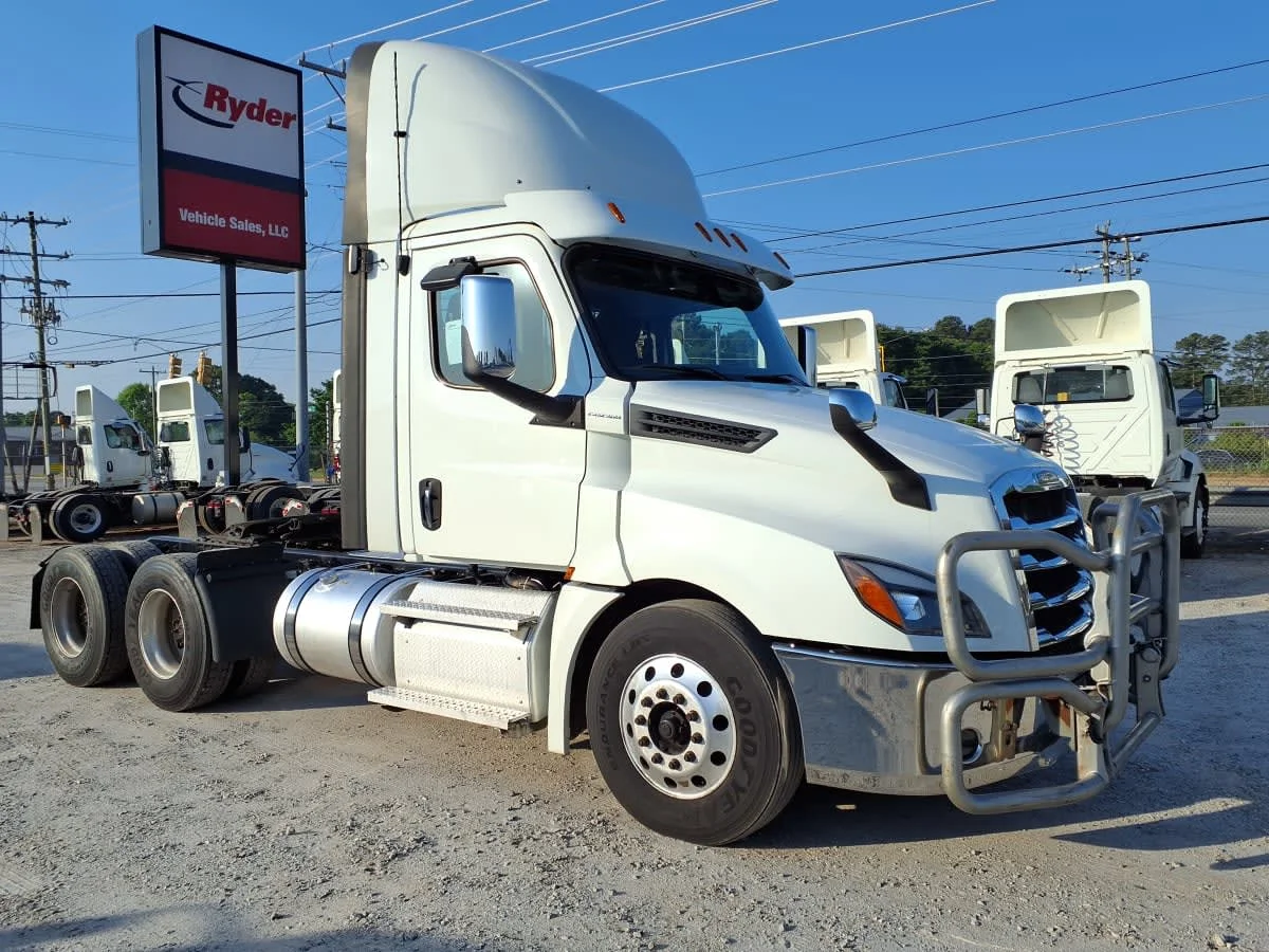 2020 Freightliner Cascadia in Greenville, SC — photo 3