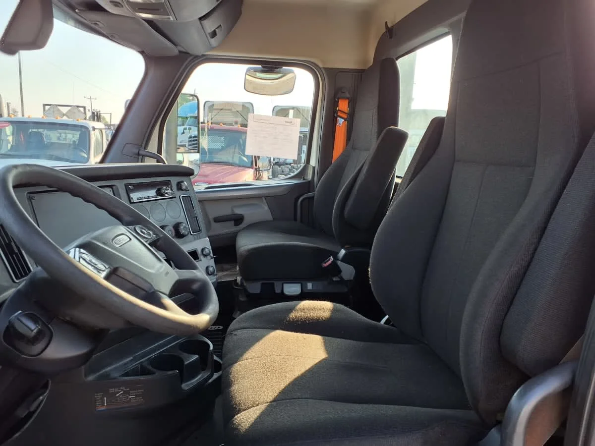 2020 Freightliner Cascadia in Greenville, SC — photo 7