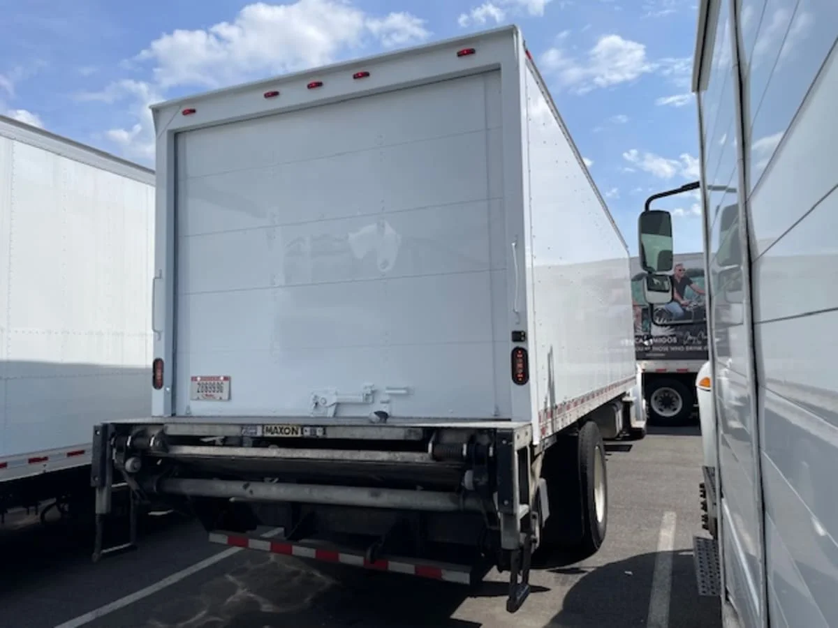 2019 Freightliner M2 106 in Farmingdale, NY — photo 4
