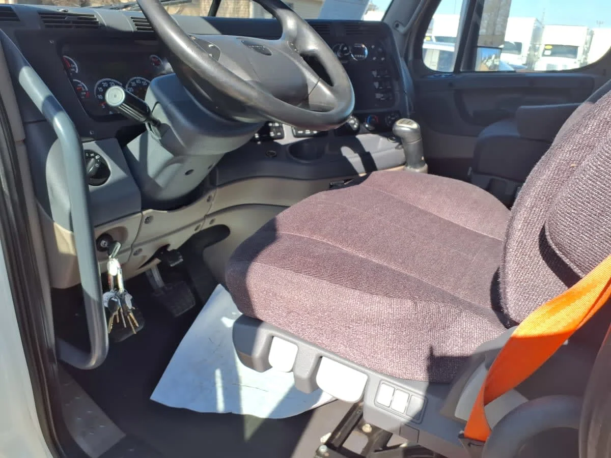 2020 Freightliner Cascadia in Houston, TX — photo 7