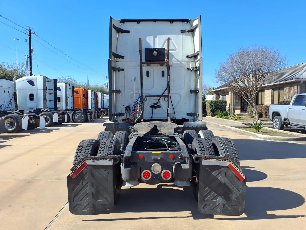 2020 Freightliner Cascadia in Houston, TX — photo 5