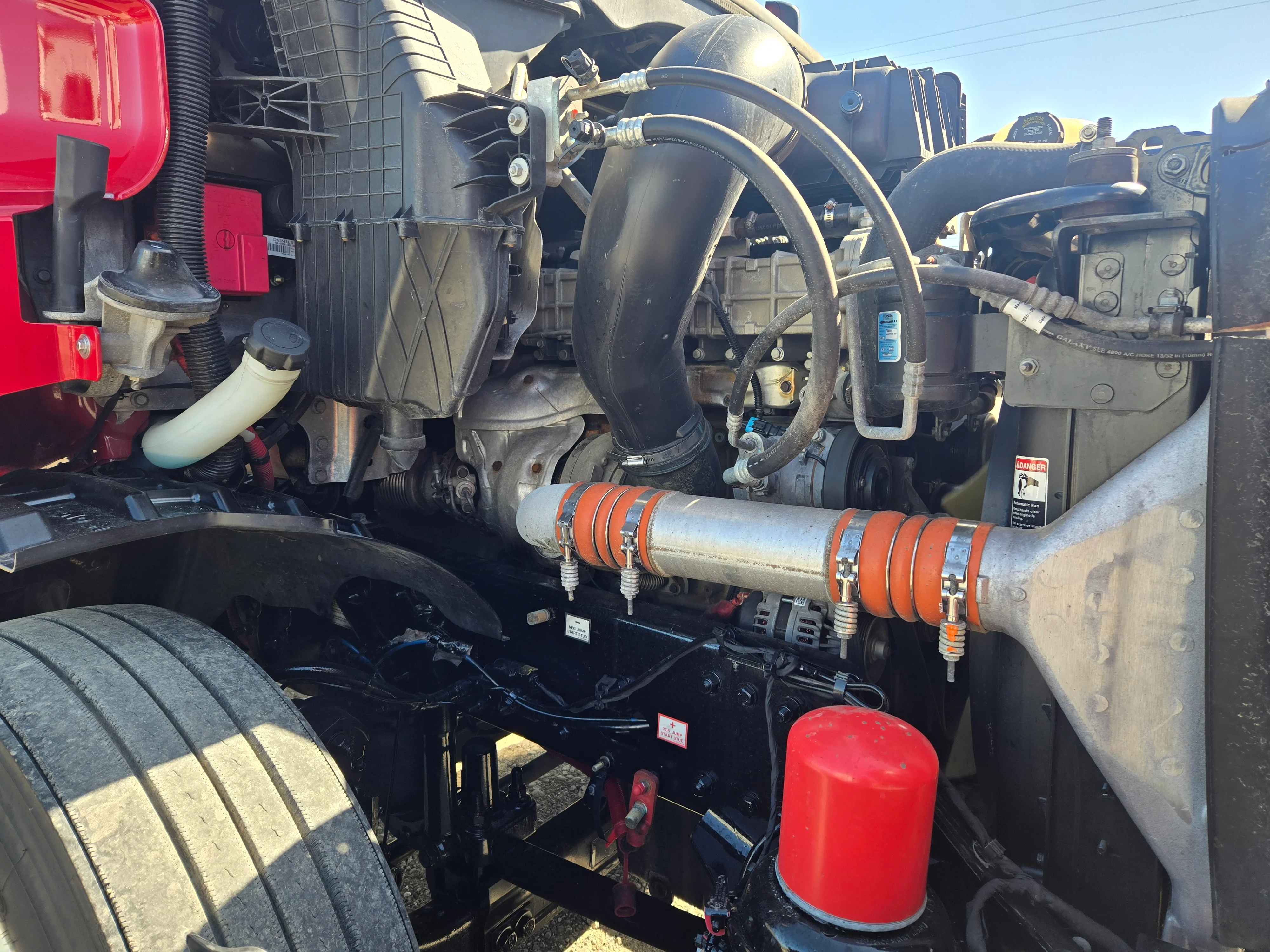 2021 Freightliner Cascadia in French Camp, CA — photo 12