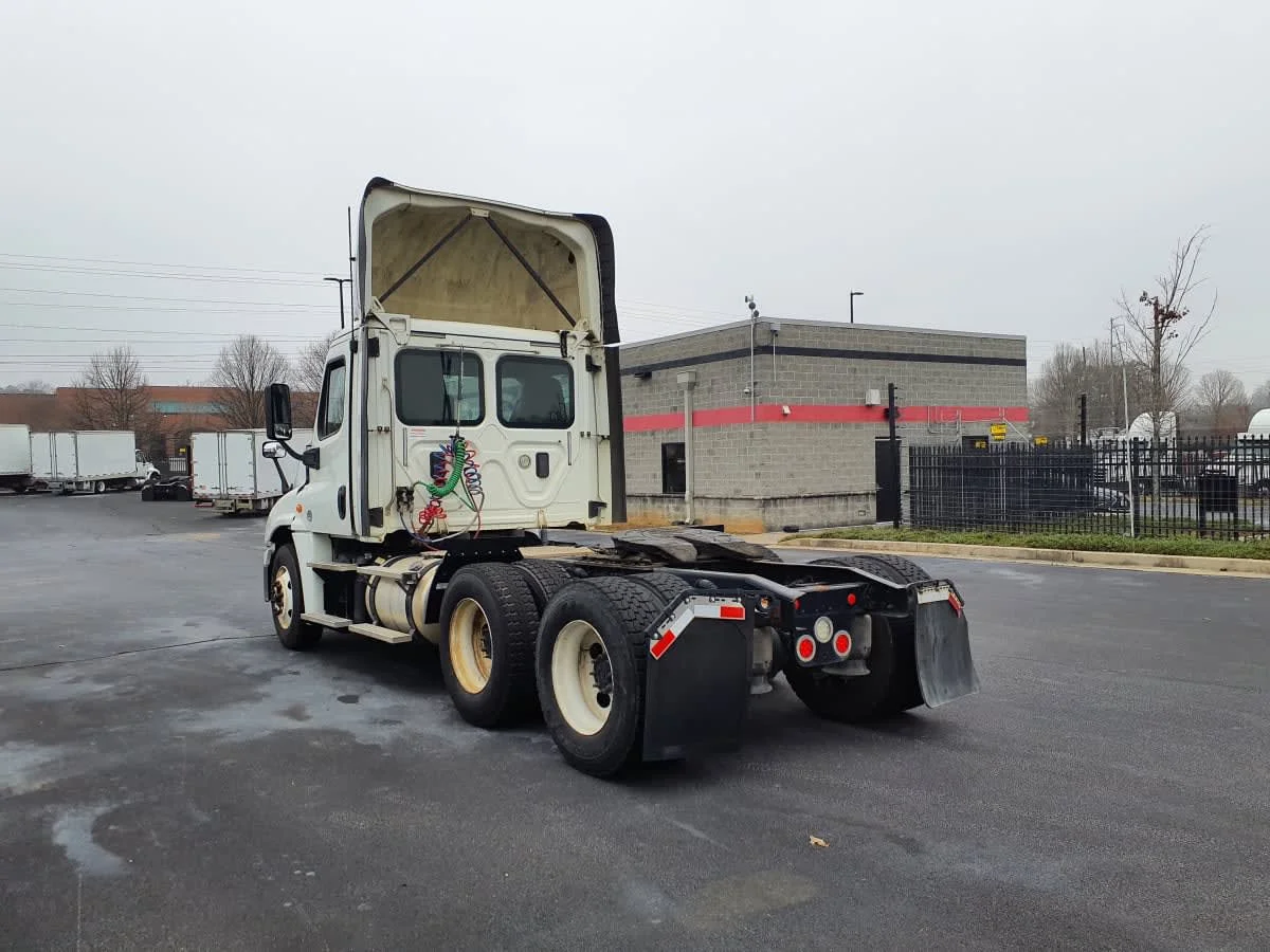 2017 Freightliner Cascadia in Atlanta, GA — photo 6