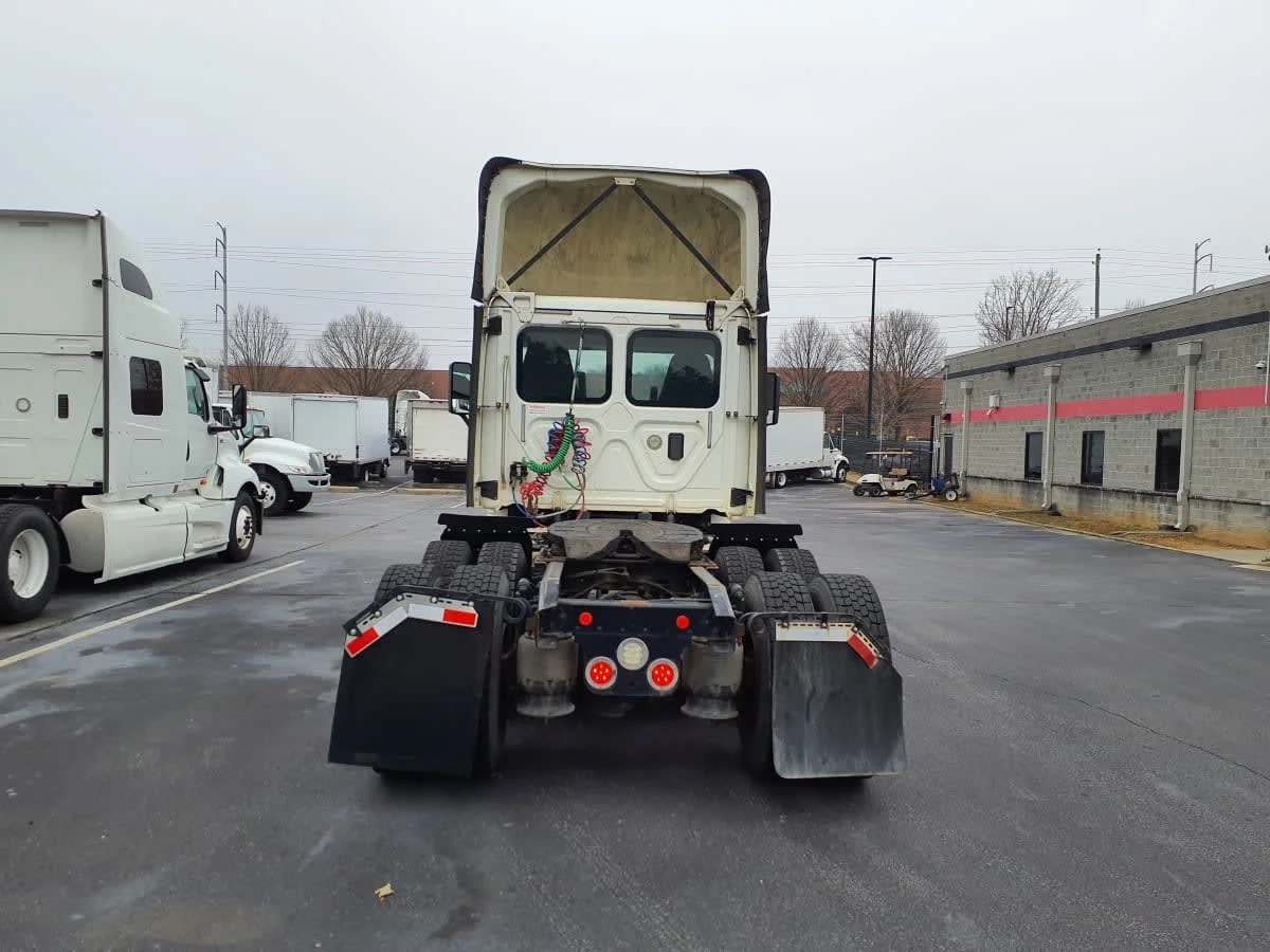 2017 Freightliner Cascadia in Atlanta, GA — photo 5