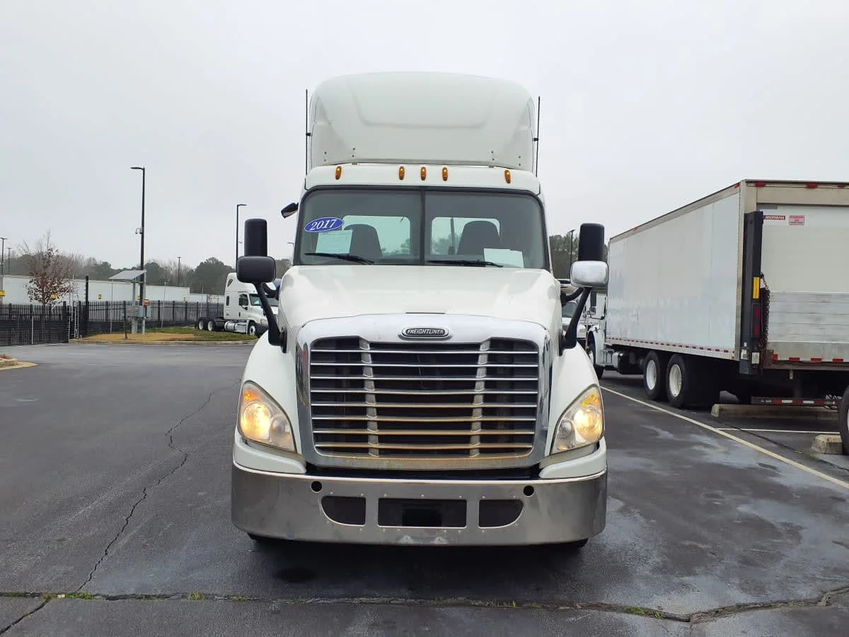 2017 Freightliner Cascadia in Atlanta, GA — photo 2