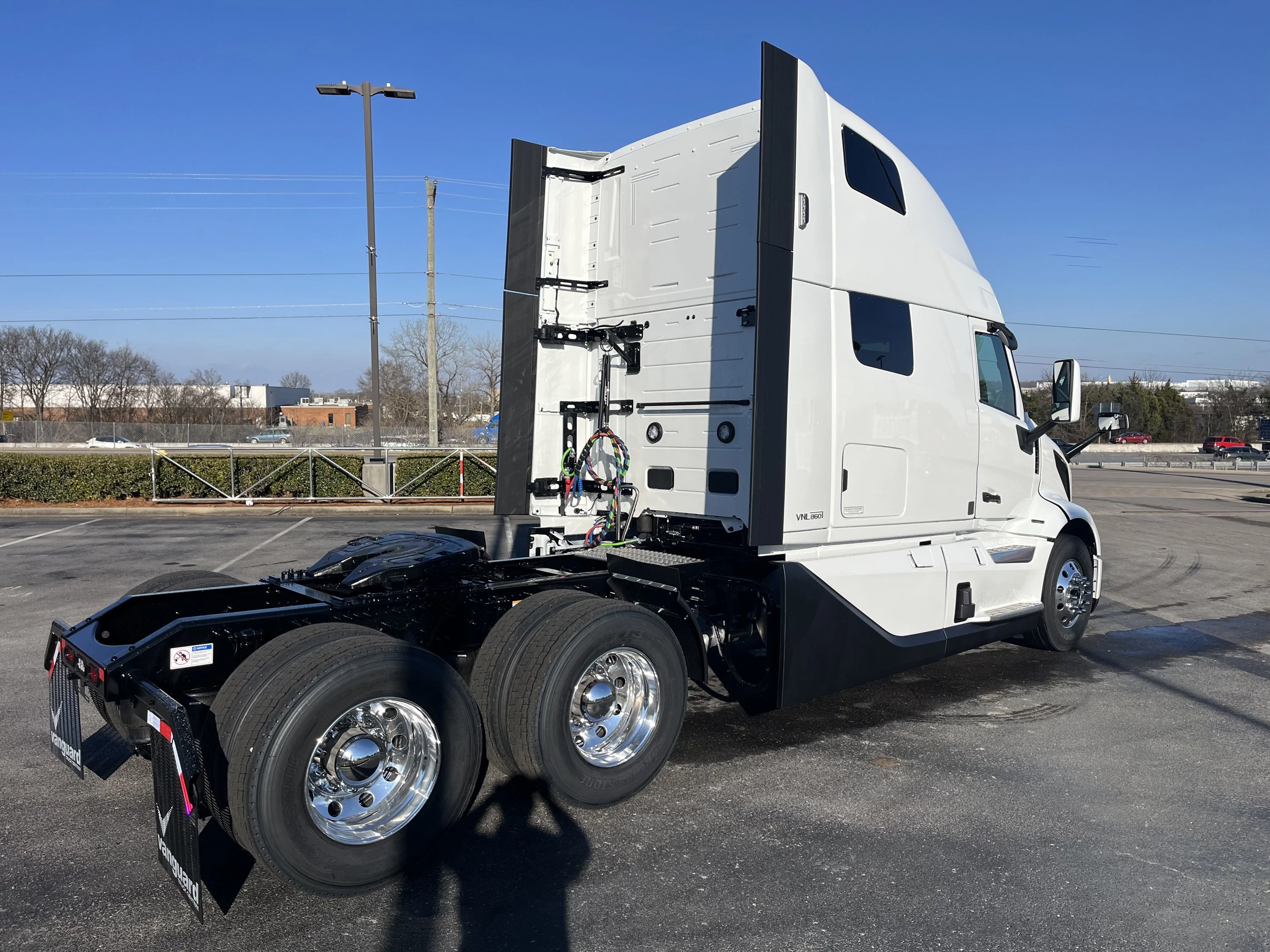 2027 Volvo VNL 860 in La Vergne — photo 3