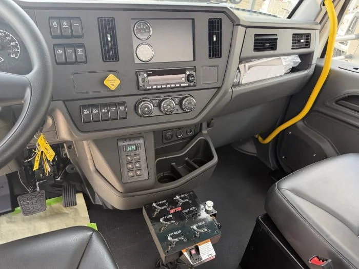 2027 Peterbilt 548 — photo 12