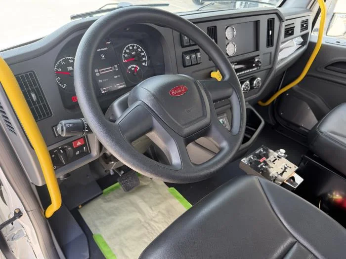 2027 Peterbilt 548 — photo 11