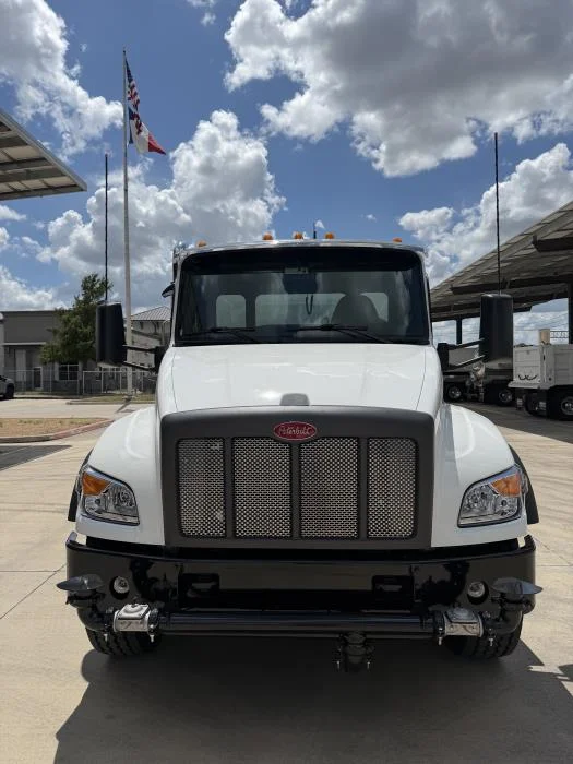 2027 Peterbilt 548 — photo 2