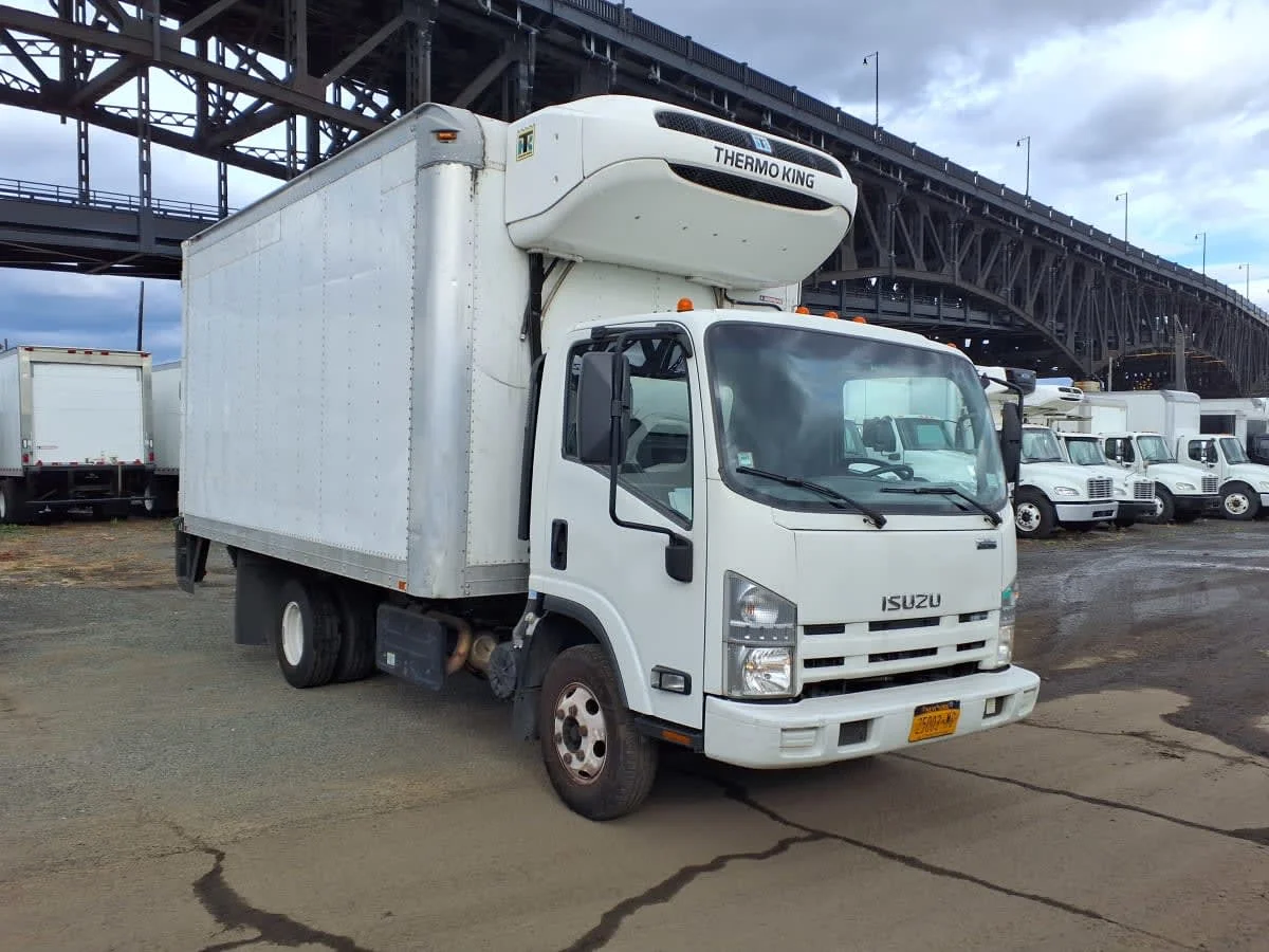 2015 Isuzu NPR - image 3