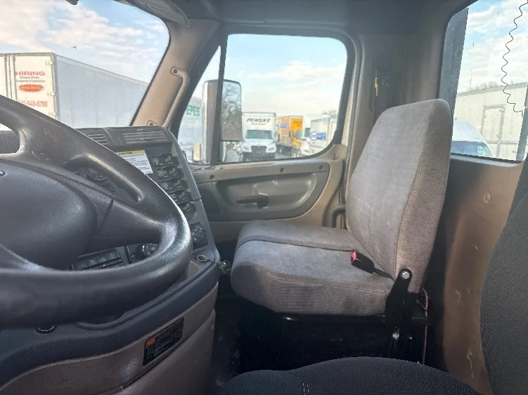 2017 Freightliner Cascadia - image 9