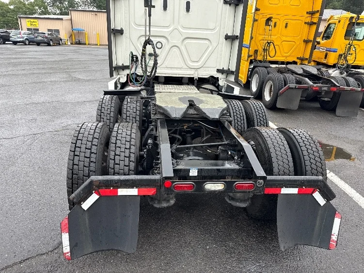 2022 Freightliner Cascadia in Monmouth Junction, NJ — photo 6