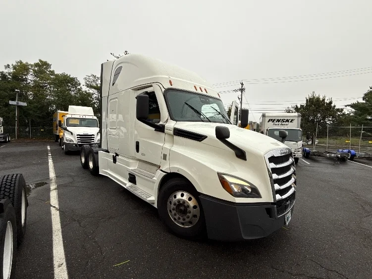 2022 Freightliner Cascadia in Monmouth Junction, NJ