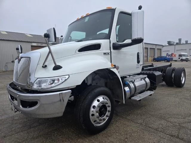 2021 International MV - image 2