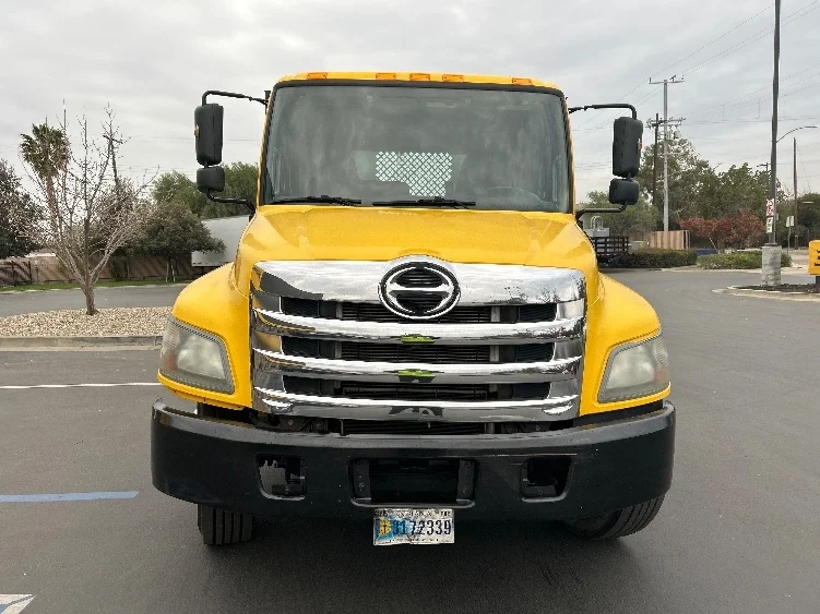 2019 Hino 268 in Sun Valley, CA — photo 2