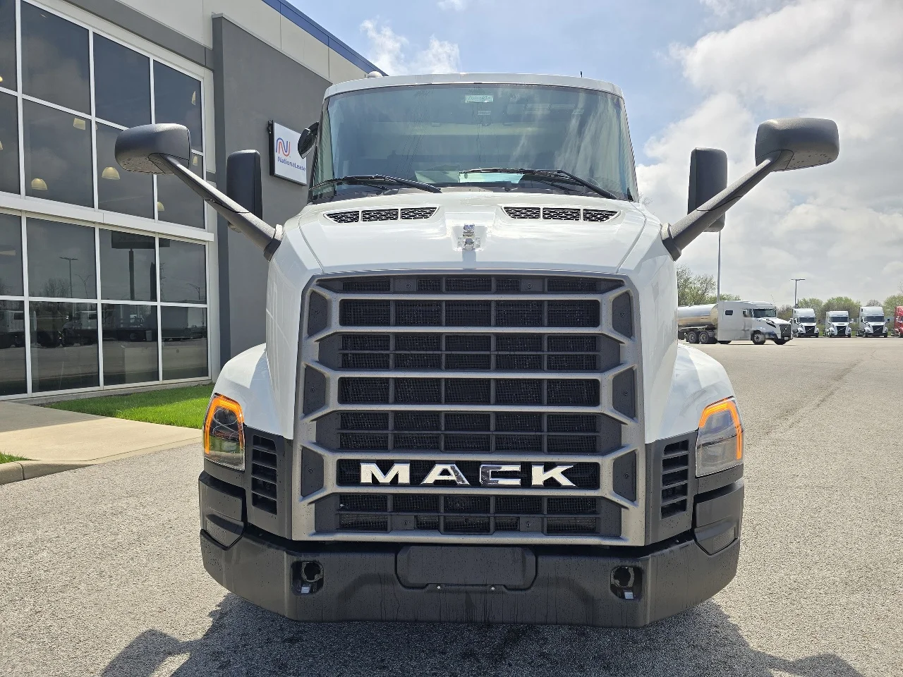 2027 Mack Anthem in Toledo, OH — photo 2
