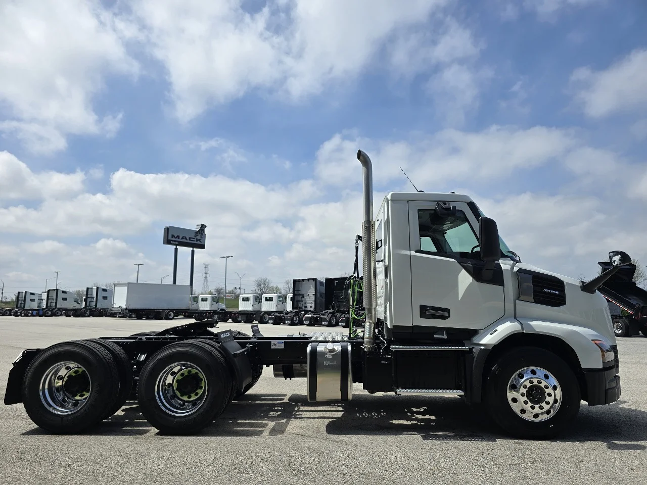 2027 Mack Anthem in Toledo, OH — photo 4