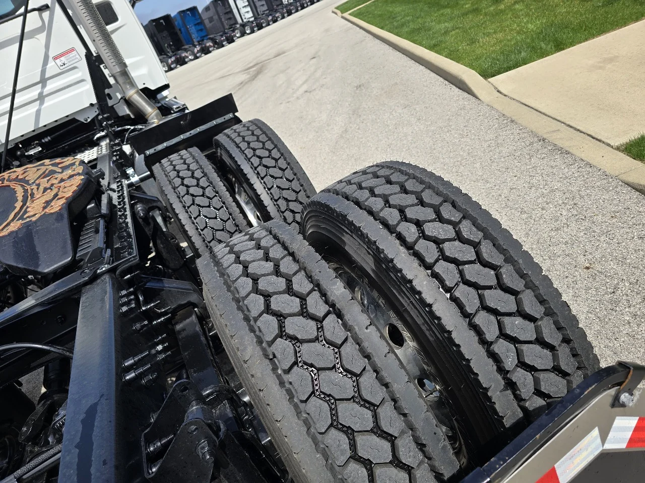 2027 Mack Anthem in Toledo, OH — photo 11