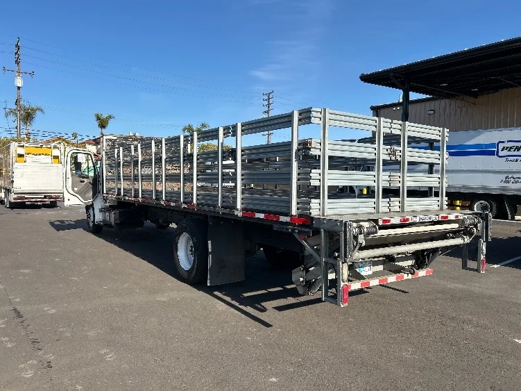 2019 Freightliner M2 106 - image 6